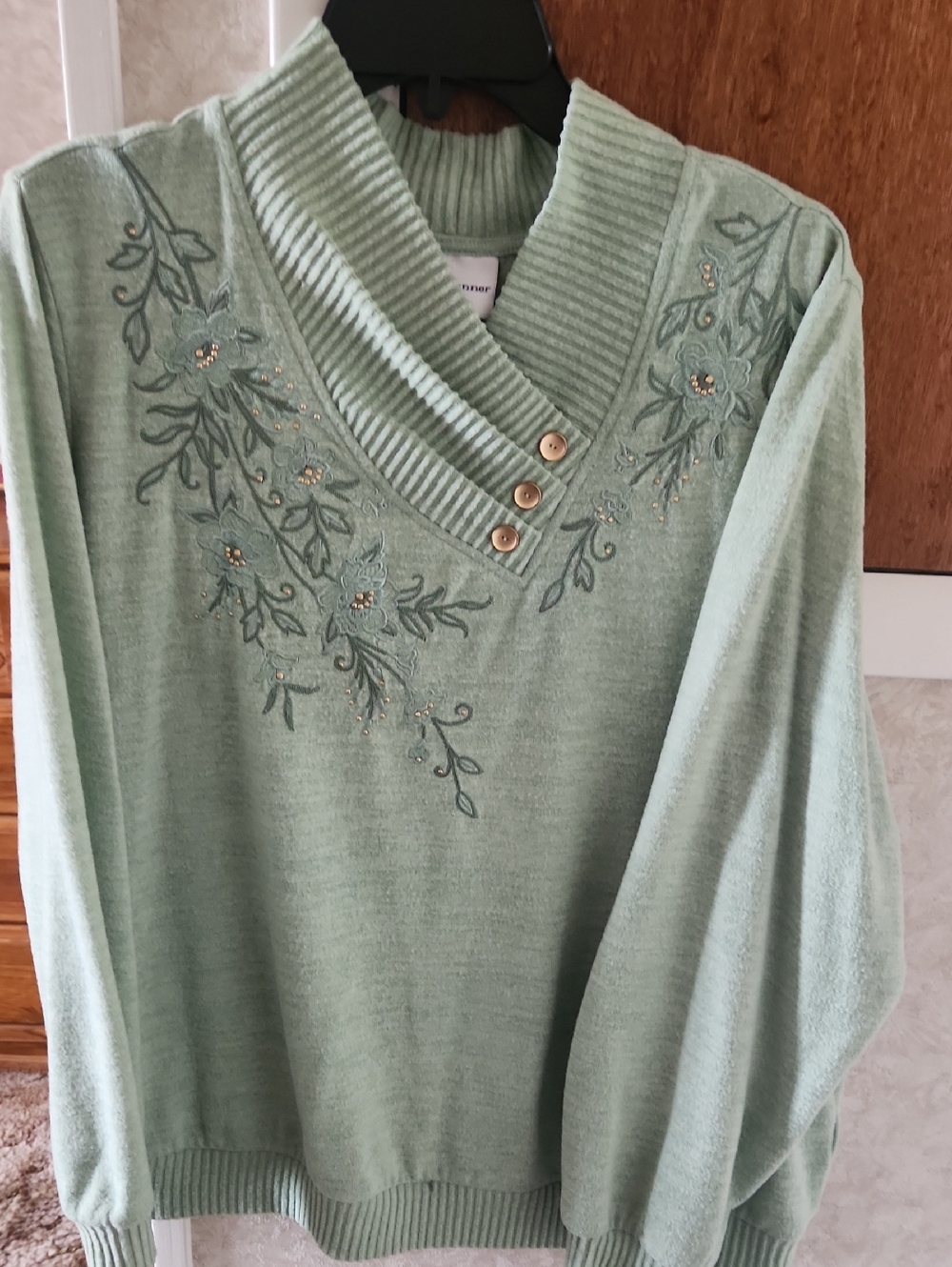 Alfred Dunner Sage Green XL Top with Embroidered Floral Detail -List#44